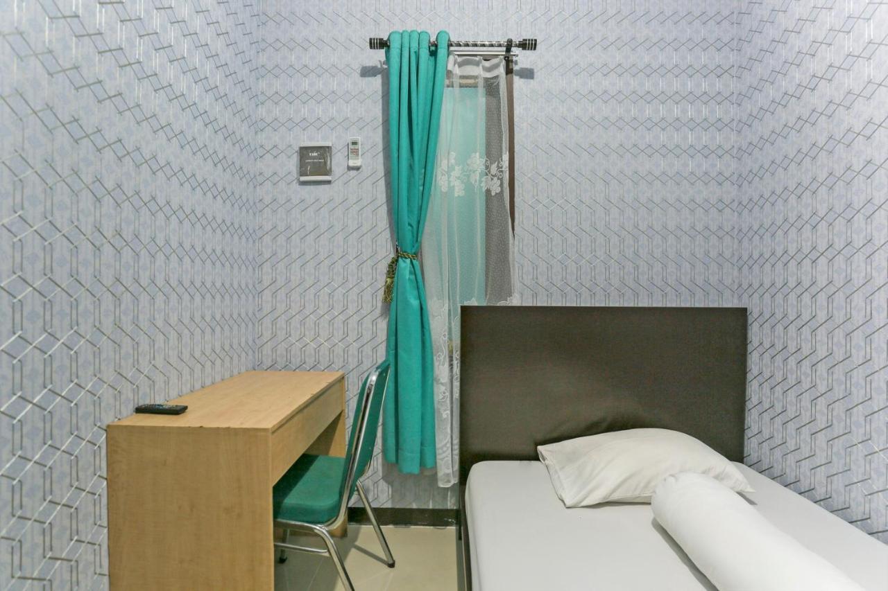 Oyo Life 3520 Indoniaga Palace Tangerang Ngoại thất bức ảnh